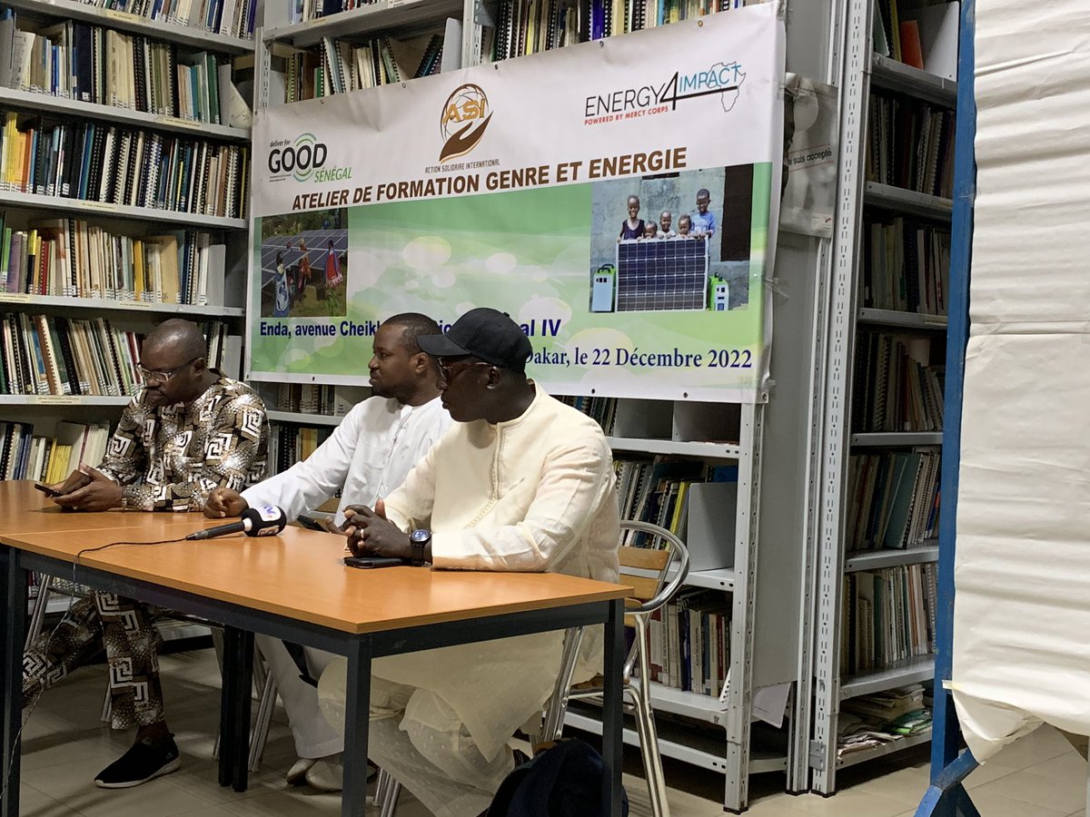 Naturefreind's tweet photo. Ce Jeudi 22 Dec @Jve_Senegal partice à une atelier de formation sur le #Genre et l’#Energie organisé par @actionsolidint en partenariat avec @endaenergylinks et @Energy4ImpactSn sous la présence du @MpeSenegal et plusieurs #OSC #Senegal #kebetu #energy #viral #lighte https://t.co/fyqjJdD6Rm