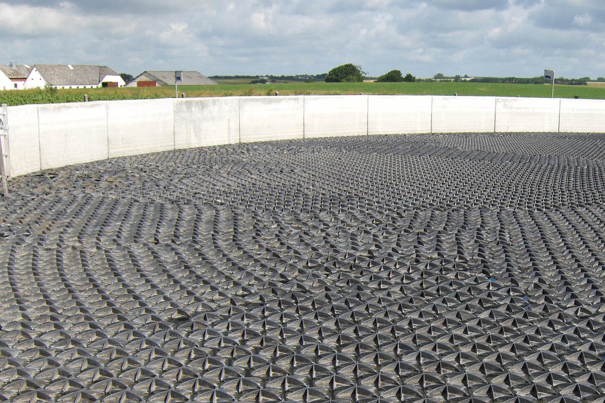 HexaCover's tweet photo. https://t.co/JhD8ACiT9j
New Hexa-Cover® project in Croatia - HR 31.
#hexacover #floatingcover #hexatile #croatia #slurry #agriculture #agricultureandfarming #odor #odorremoval #odorreduction #odorcontrol #emission #emissions #emissionsreduction #emissionscontrol https://t.co/wmDMl6Polp