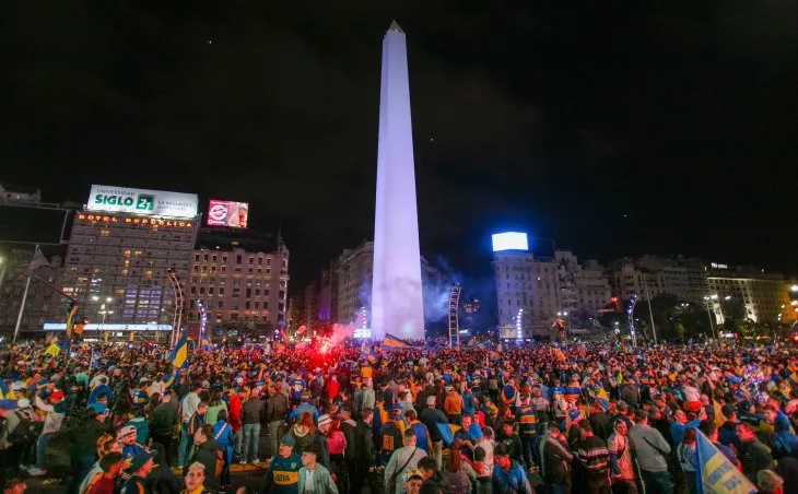 lucasg91's tweet photo. Leo a varios decir que ahora quieren acercarse al torneo local "para sentir esto más seguido". 

Si quieren festejar habitualmente, en masa, subiéndose a cualquier lado y dedicándoselo al Diego, en Brandsen 805 somos un montón pero siempre hay lugar para uno más. https://t.co/NIYYfAc8aK