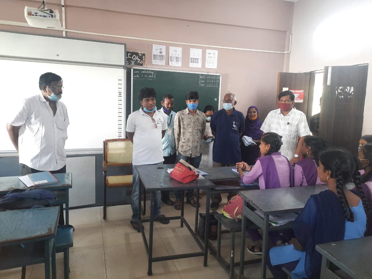 KakinadaLimited's tweet photo. Sri.G.S.Chakravarthy-Nodal Officer,Urbanoutcomes Framework Intreaction With Public,University Directors,Students,Staff in Different Places in Kakinada Regarding EOL-2022
https://t.co/Vi1eiRXfYD 
ULB Code:802955
#easeofliving2022
#UOF2022 
#MyCityMyPride 
#YeMeraSheharHai https://t.co/4EvT1zh62z