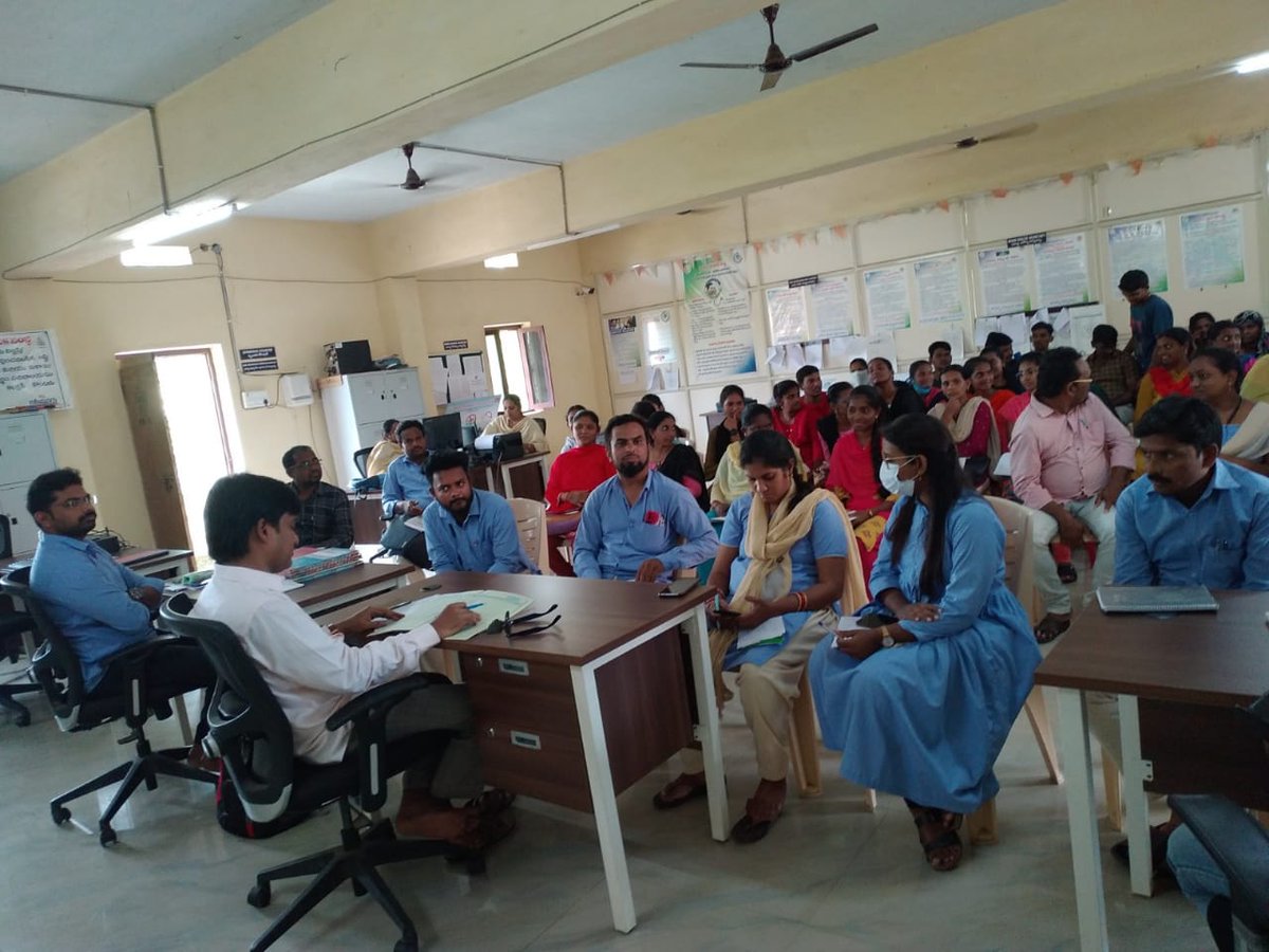 KakinadaLimited's tweet photo. Sri.G.S.Chakravarthy-Nodal Officer,Urbanoutcomes Framework Intreaction With Public,University Directors,Students,Staff in Different Places in Kakinada Regarding EOL-2022
https://t.co/Vi1eiRXfYD 
ULB Code:802955
#easeofliving2022
#UOF2022 
#MyCityMyPride 
#YeMeraSheharHai https://t.co/4EvT1zh62z