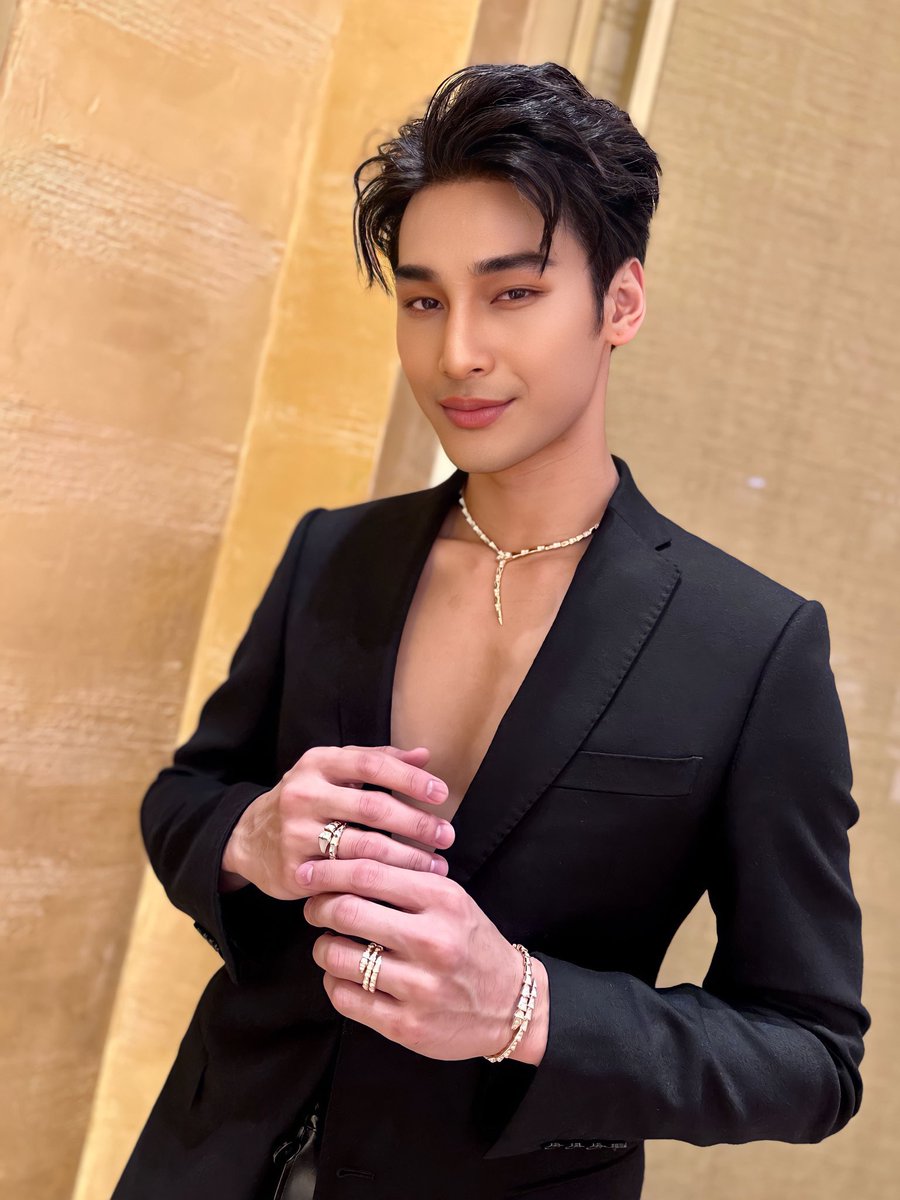 ApoNattawinFCVN's tweet photo. It’s your differences that make you glorious ✨

BVLGARI WITH NATTAWIN
#BVLGARIxApo #Nnattawin @Nnattawin1 https://t.co/fzRHJPIucT