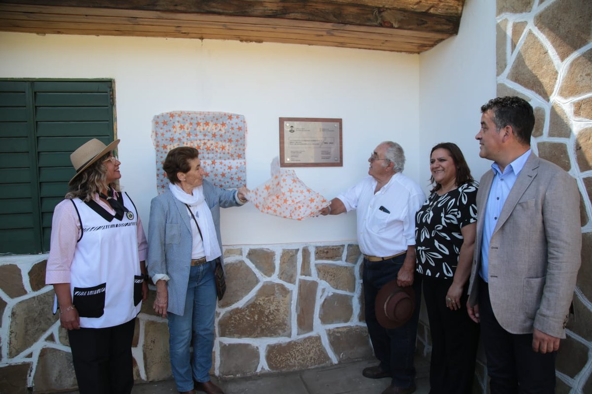 mineducacionqn's tweet photo. #AniversarioEscolar
La Escuela Albergue N°57 de #Quilca celebró su 100° aniversario junto a sus 13 estudiantes y toda la comunidad, en un acto cargado de emociones, tradición y mucha historia.
#MinisterioGobiernoEducación
#CPE https://t.co/EWrf1wTH3s