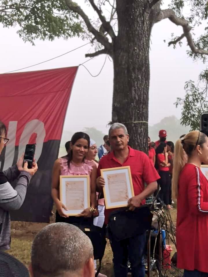 ipvcecarlosmarx's tweet photo. Acto Provincial por el Día del Educador en el municipio Calimete dónde fueron reconocidos con el 📜premio especial de la Ministra de Educación profesores del complejo. Felicidades a todos nuestros docentes por su entrega a tan noble tarea EDUCAR! #ipvcecm #ipicm #ipvcecarlosmarx https://t.co/YNNyRX1EsQ
