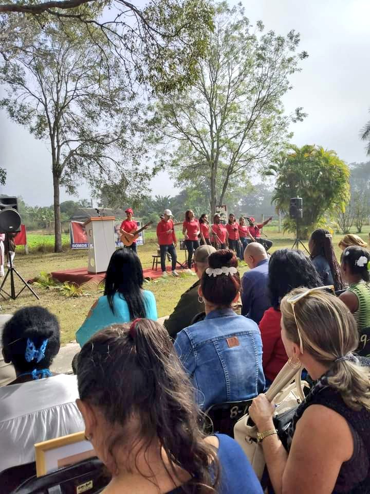 ipvcecarlosmarx's tweet photo. Acto Provincial por el Día del Educador en el municipio Calimete dónde fueron reconocidos con el 📜premio especial de la Ministra de Educación profesores del complejo. Felicidades a todos nuestros docentes por su entrega a tan noble tarea EDUCAR! #ipvcecm #ipicm #ipvcecarlosmarx https://t.co/YNNyRX1EsQ