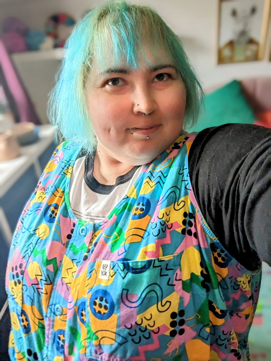 DontRunInPacks's tweet photo. When you are going Christmas shopping but would rather be presenting a 90s kids TV show 

#lucyandyak #dressforthejobyouwant #selfie #shitselfie https://t.co/GWm7vKMp5Q