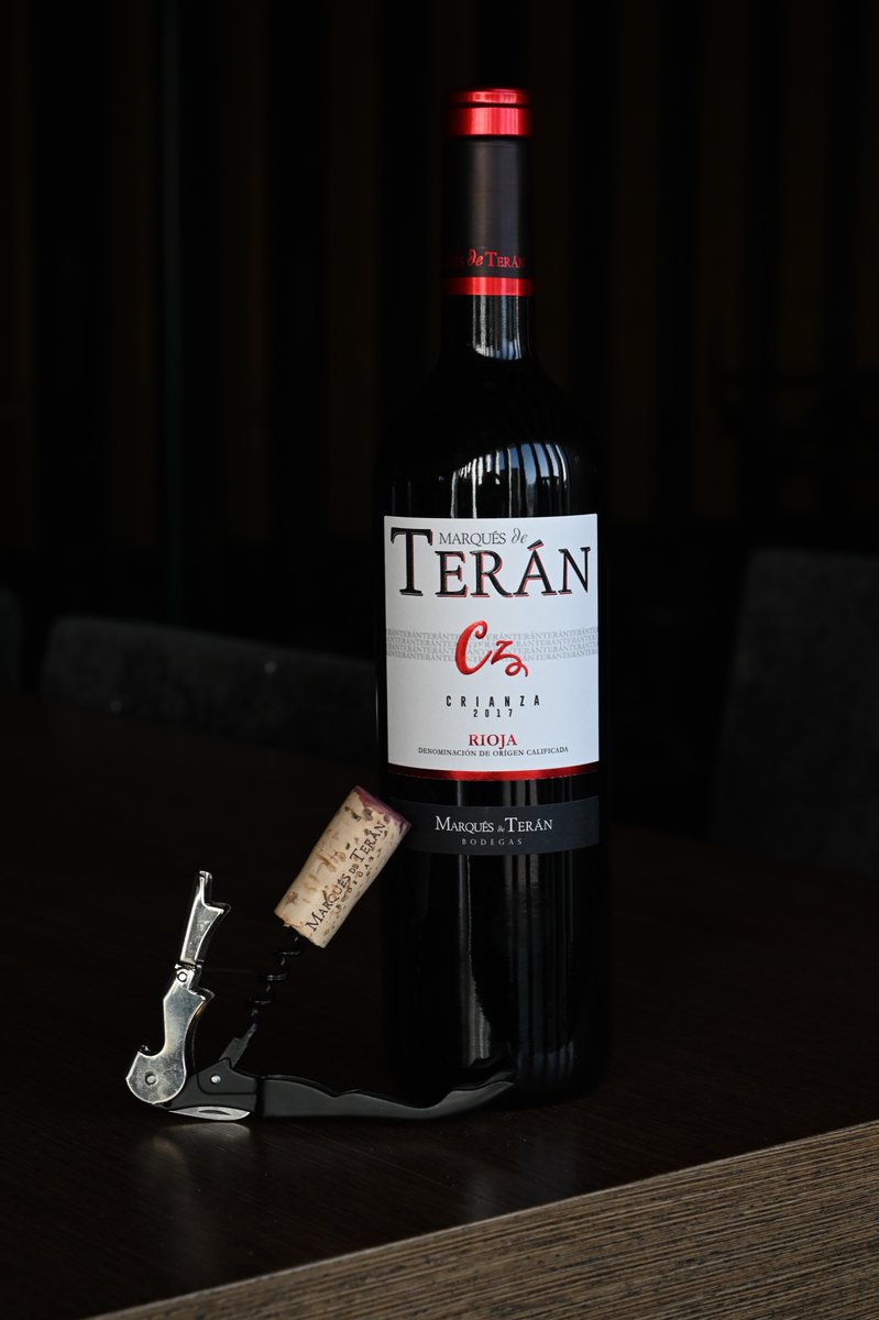 Entra en nuestra tienda online #Marquesdeteran y descubre todas nuestras novedades , no te pierdas los esenciales de estas navidades🎄🎉

Disfruta con los tuyos y brinda con un vino excepcional 🍷👏 #Experienciateran

#Vino #Vinotinto #Wine #Wineoftheday #Christmas #Celebracion