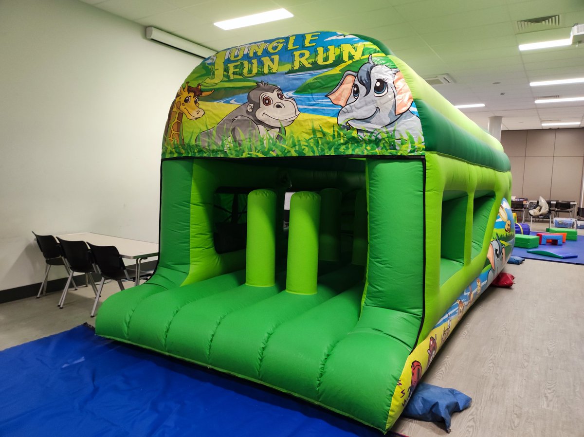 A2ndvoiceCic's tweet photo. Thank you to @kingiescastles for another bouncy session for our children.. #bouncycastle #HAF2022 #Connect4 #Safespace 

@yourcroydon @educationgovuk 
#HealthyFood #warmspace https://t.co/sgPJCHHxu8