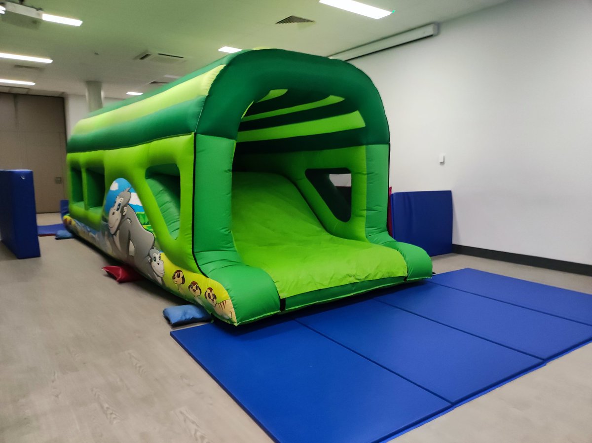 A2ndvoiceCic's tweet photo. Thank you to @kingiescastles for another bouncy session for our children.. #bouncycastle #HAF2022 #Connect4 #Safespace 

@yourcroydon @educationgovuk 
#HealthyFood #warmspace https://t.co/sgPJCHHxu8