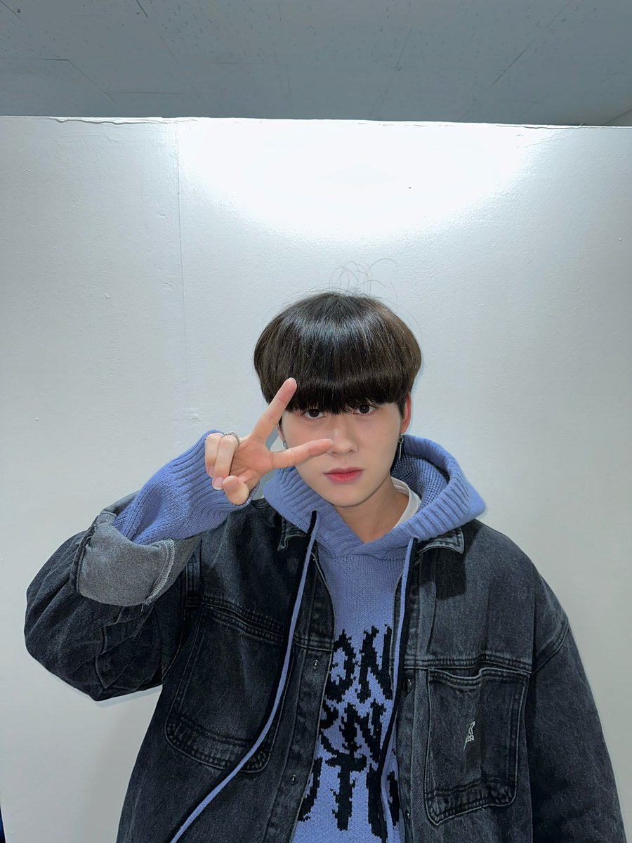 aplus_bigdipper's tweet photo. [ #민후 ]

3.2.1 짠

#더빅디퍼 #THEBIGDIPPER #MINHOO https://t.co/or8wuvqTRS