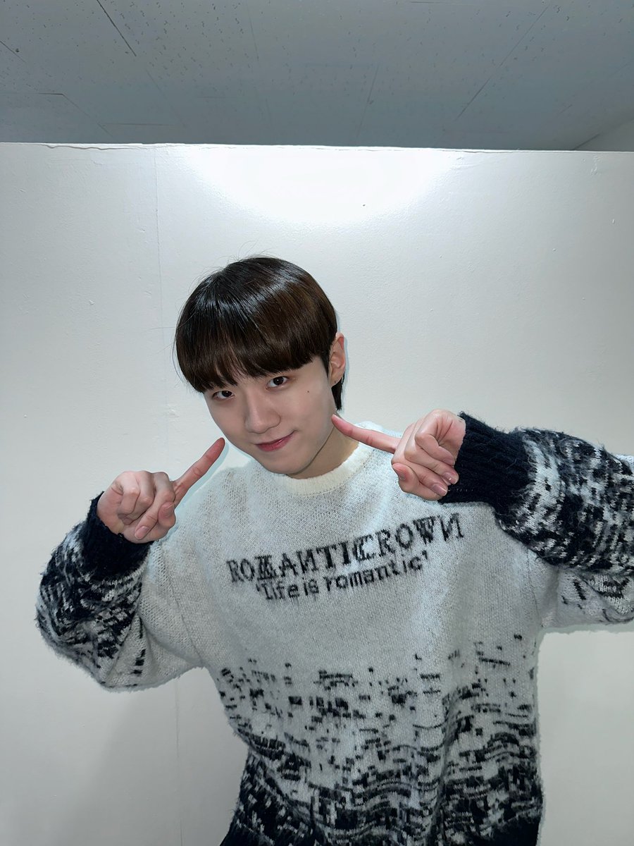 aplus_bigdipper's tweet photo. [ #시우 ]

과자가 너무 맛있다🥰

#더빅디퍼 #THEBIGDIPPER #SIWOO https://t.co/U2RdxZXn7M
