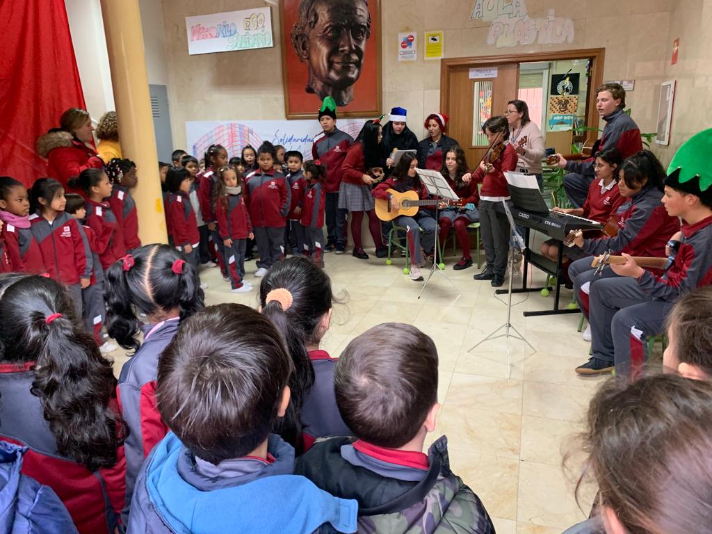 ciudaddelosmuch's tweet photo. Día emocionante visitando el Belén viviente, cantando villancicos e intercambiando nuestros Christmas con los compañeros de la ESO. Nos ha encantado 💕
#serdelacitymola #abrimoscaminos @salesianosssm https://t.co/iyAU5jJnb6