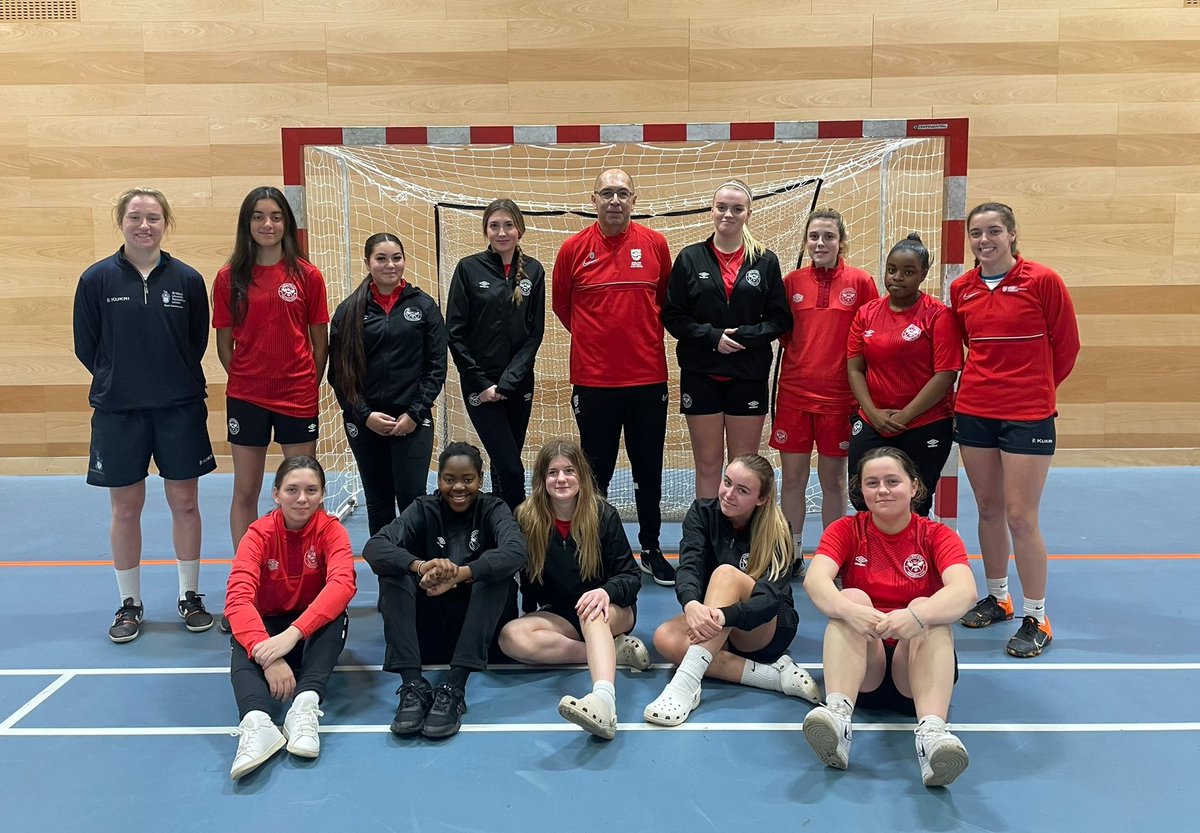 LuisMelville's tweet photo. 1/2 Fantastic afternoon y'day of futsal with @BrentfordFCCST's Girls Post 16 Education squad. Great observing them all finding creative solutions + catch up with @LloydAmber &amp; meet @CoachTRM. Credit to @k_owen03 &amp; @cclose15, great role models from @stmarys_wfc futsal assisting. https://t.co/FmituRRCcW