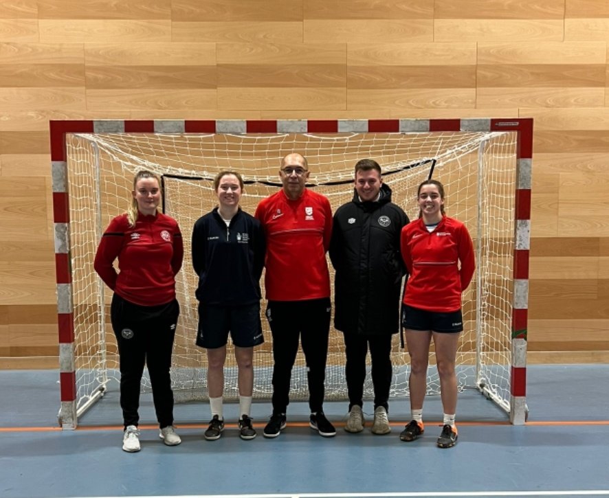 LuisMelville's tweet photo. 1/2 Fantastic afternoon y'day of futsal with @BrentfordFCCST's Girls Post 16 Education squad. Great observing them all finding creative solutions + catch up with @LloydAmber &amp; meet @CoachTRM. Credit to @k_owen03 &amp; @cclose15, great role models from @stmarys_wfc futsal assisting. https://t.co/FmituRRCcW
