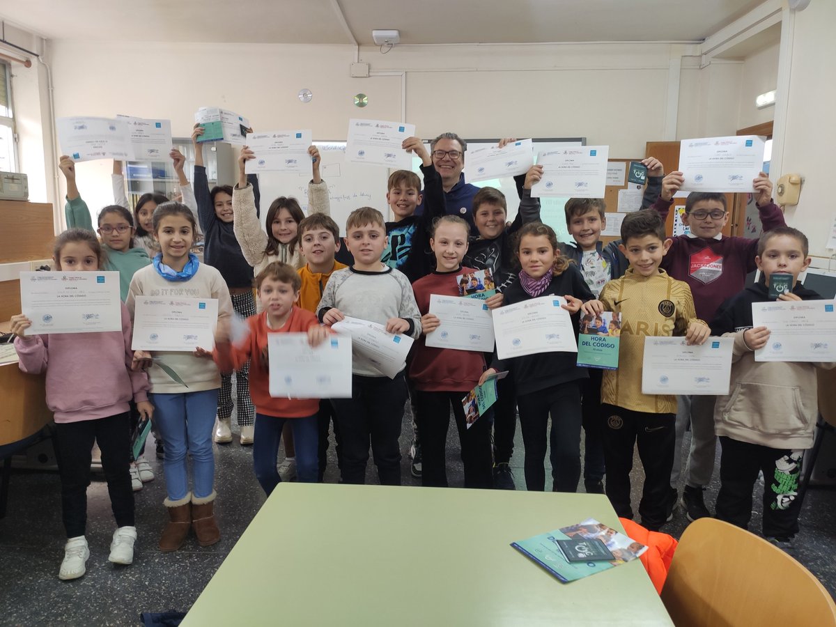 darioa's tweet photo. Horas del código 2022 en el CP Manuel Fernández Juncos de Ribadesella (Asturias), a través de 
@coiipa

@citipa

 #HourOfCode #HourOfCodeAST #horadelcódigo https://t.co/zXNVVgFclj