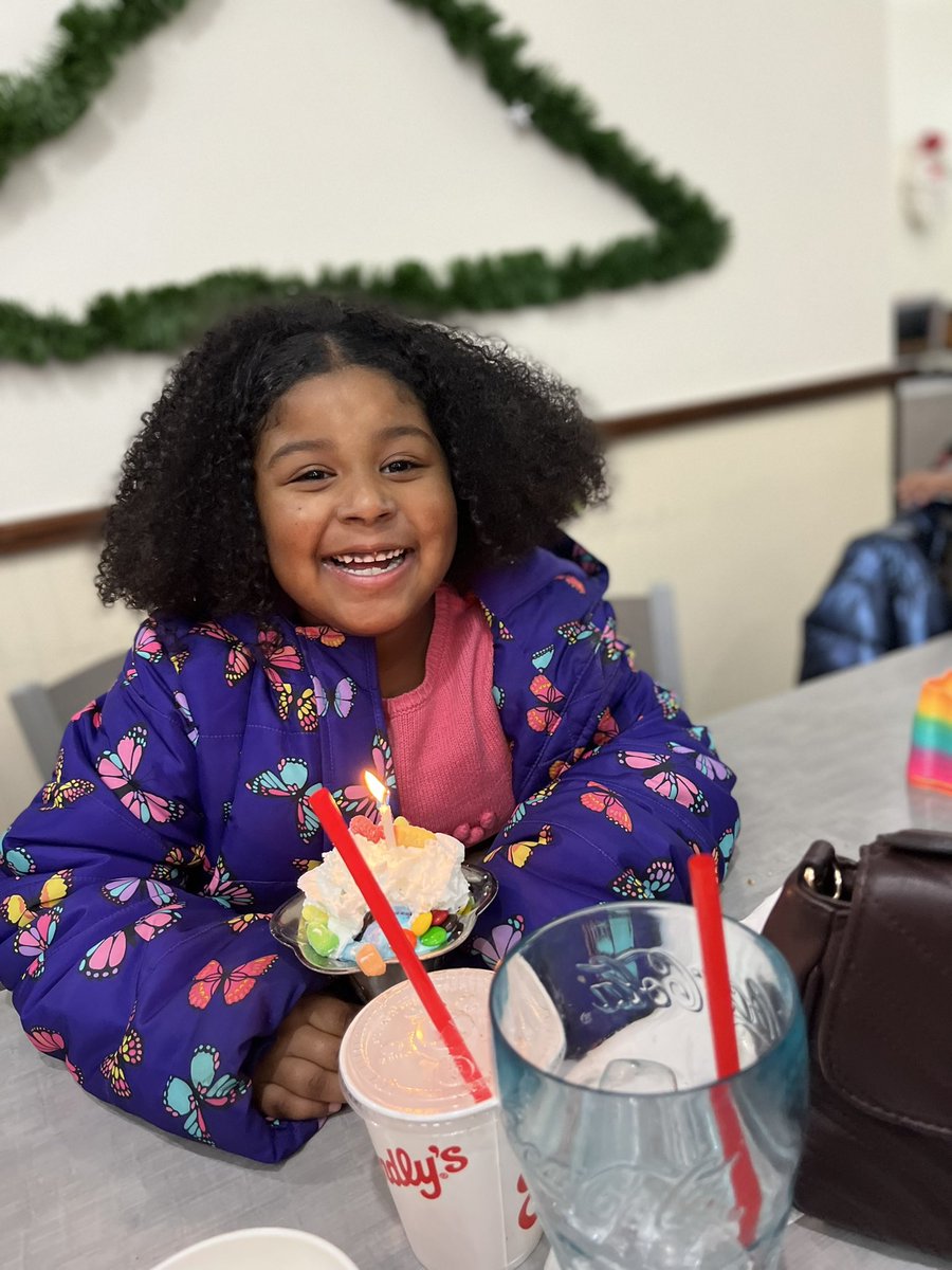 _Undefinedx12's tweet photo. Happy 6th birthday to my princess Malia Reign Britton ๐โค๏ธ๐๐ #libirthdaysmiles https://t.co/1eugz9LKTz