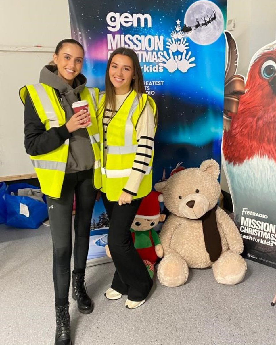 knightfrank's tweet photo. A moment for our Birmingham team and the volunteering work they've done in 2022 👏
The team partnered with multiple charities to give back to their community, including Cash for Kids and The Island Project School.
#LifeatKnightFrank #CashForKids #TheIslandProject https://t.co/CGGm8GH0EC