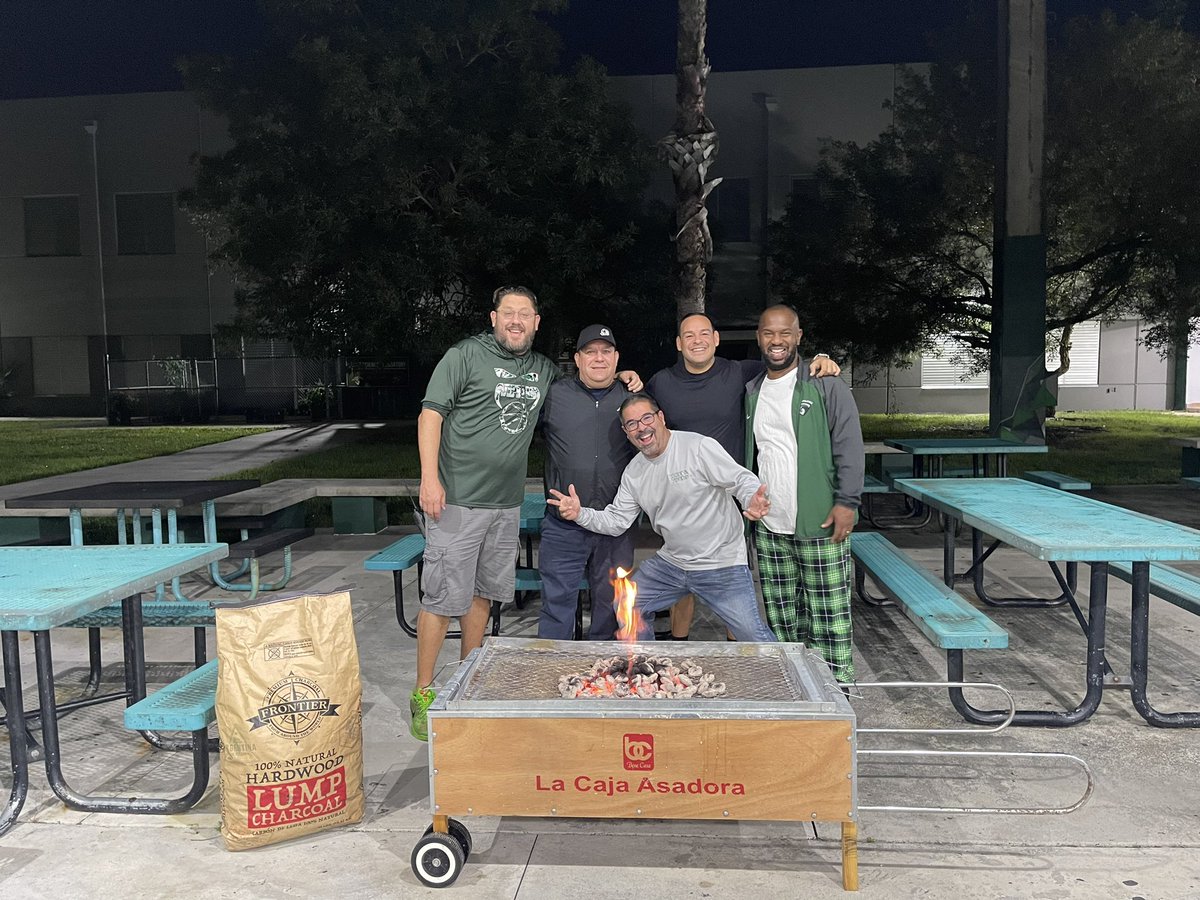 FelixVarelaHS's tweet photo. #FelixVarela #AnnualPigRoast 2023 #3amCrew https://t.co/ff9n1OQoM5