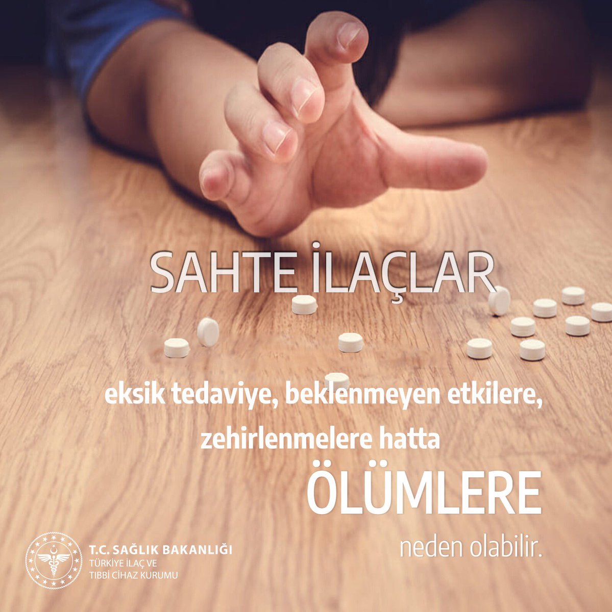titckgovtr's tweet photo. Sahte ilaçlar, eksik tedaviye, beklenmeyen etkilere, zehirlenmelere hatta ölümlere neden olabilir. İlaçlarınızı SADECE ECZANELERDEN alınız. https://t.co/Zfjruc5as5