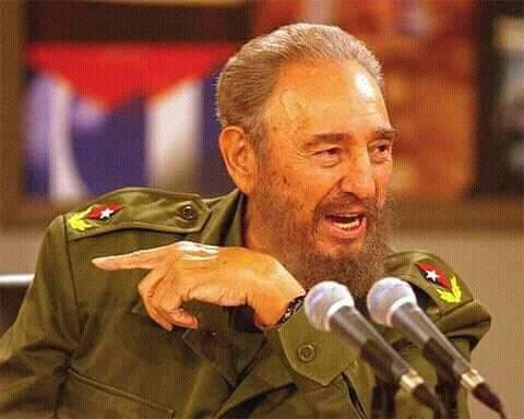 #FidelPorSiempre 
"Si queremos tener médicos de vanguardia es necesario una formación, una educación y una docencia de vanguardia. Desde luego que en la Revolución se estableció la práctica de que la docencia estuviera muy vinculada a los servicios médicos..."