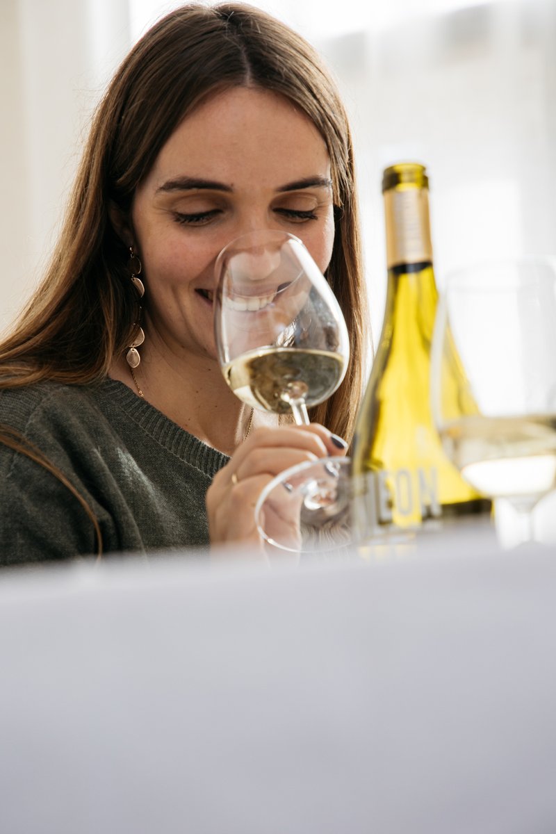 jeanleon1963's tweet photo. ✨ ¡Siempre son risas con una botella Jean Leon en tu mesa! 

#jeanleon #cenas #winlovers #house #wine https://t.co/MEr6zBuHIT