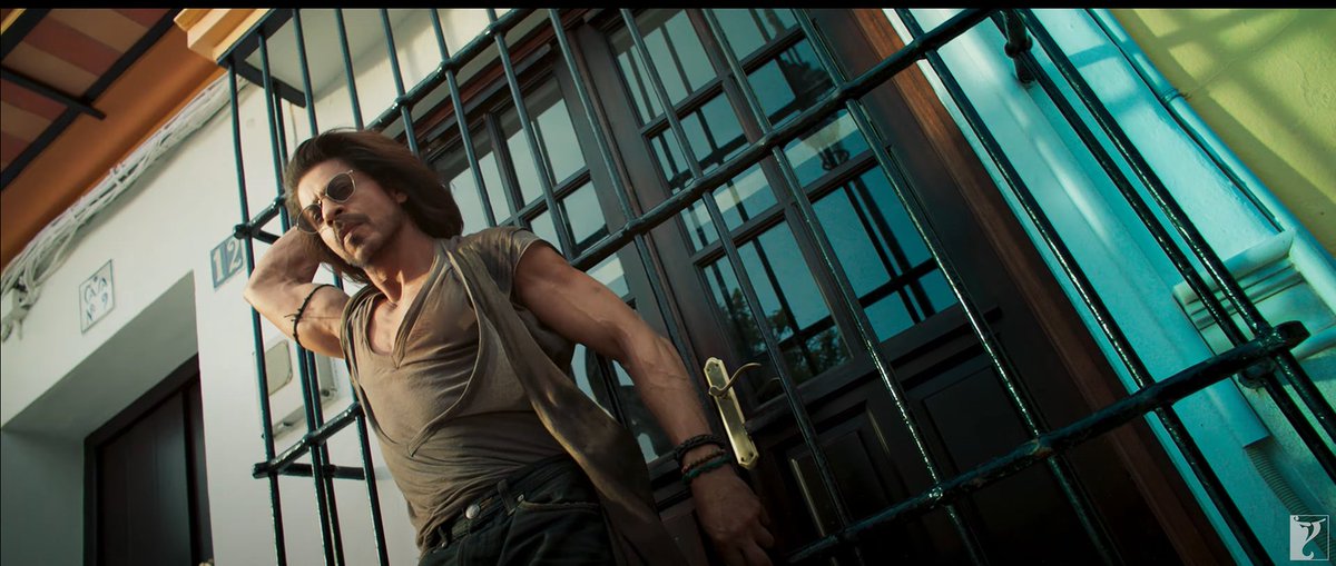 SRK's unbeatable style! 🔥
<a href="/iamsrk/">Shah Rukh Khan</a>

<a href="/Da_MakeUpLab/">DaMakeUpLab</a> <a href="/MarkTroyD/">Mark Troy D</a> #sukhmanisingh #raj #arunindulkar

#LookDesign #LookCreation #srk #shahrukhkhan #Pathaan
