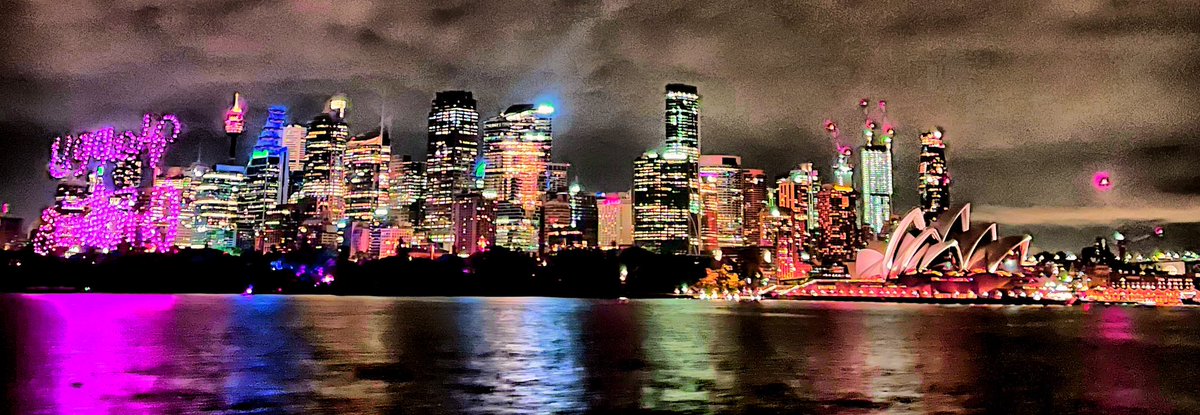 adamacraig's tweet photo. Sydney Christmas skyline #oz #sydney #sydneyoperahouse #circularquay #nighttime #xmaslights #viewfrommanlyferry #dop #lightingcameraop #onlocation #iphonephotography https://t.co/QAOPaki9mL