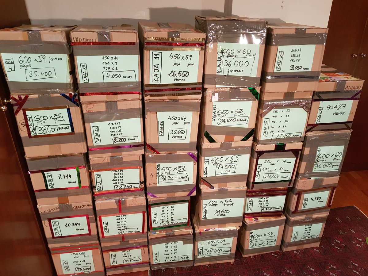 esenciales_info's tweet photo. Os vamos a enseñar una cosa: estas son las cajas que contienen cientos de miles de firmas listas para entregar. Ayer nos presentamos en el Congreso con unas cajas preciosas, pero la entrega final ha sido esta mañana donde corresponde (la Oficina del Censo Electoral). https://t.co/Q7W2Y7yoLD