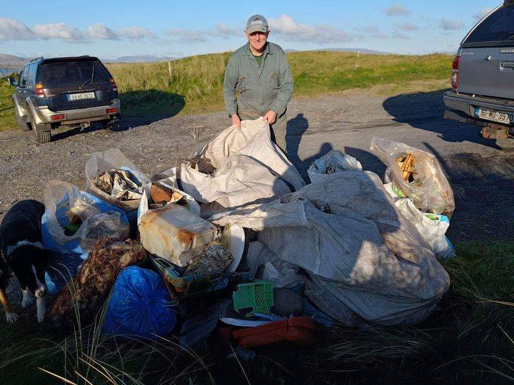 NationalSpringC's tweet photo. Keep Our Beaches Clean went above and beyond recently at their hybrid land and beach clean-up in #Mayo awhile back! Great work to everyone involved ๐โป๏ธ #SDGsIrl #SpringClean22 #Christmas https://t.co/9NOrBACAfF