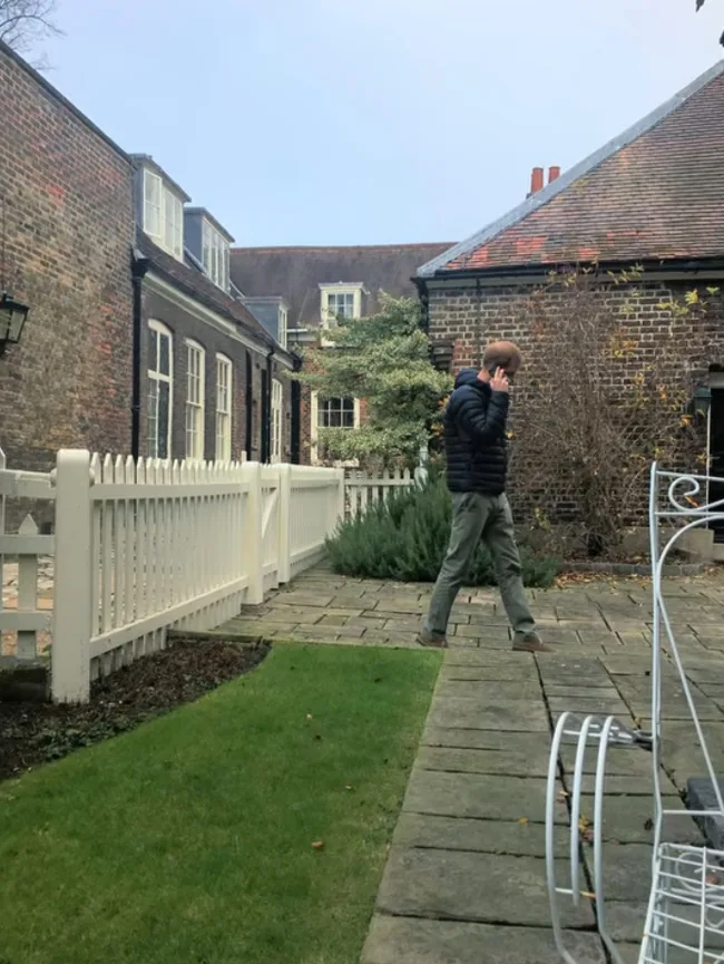 BrutusMaximusX's tweet photo. MEGHAN MARKLE &amp; OPRAH WINFREY, were not satisfied with the size of Nottingham cottage.
So the #DuchessofNetflix, invites Oprah, to join her for Afternoon tea at The cottage on the Kensington Palace estate,
OKAY SINNERS
Would you complain if you lived here free or even paying rent https://t.co/lXQTEWD5yW