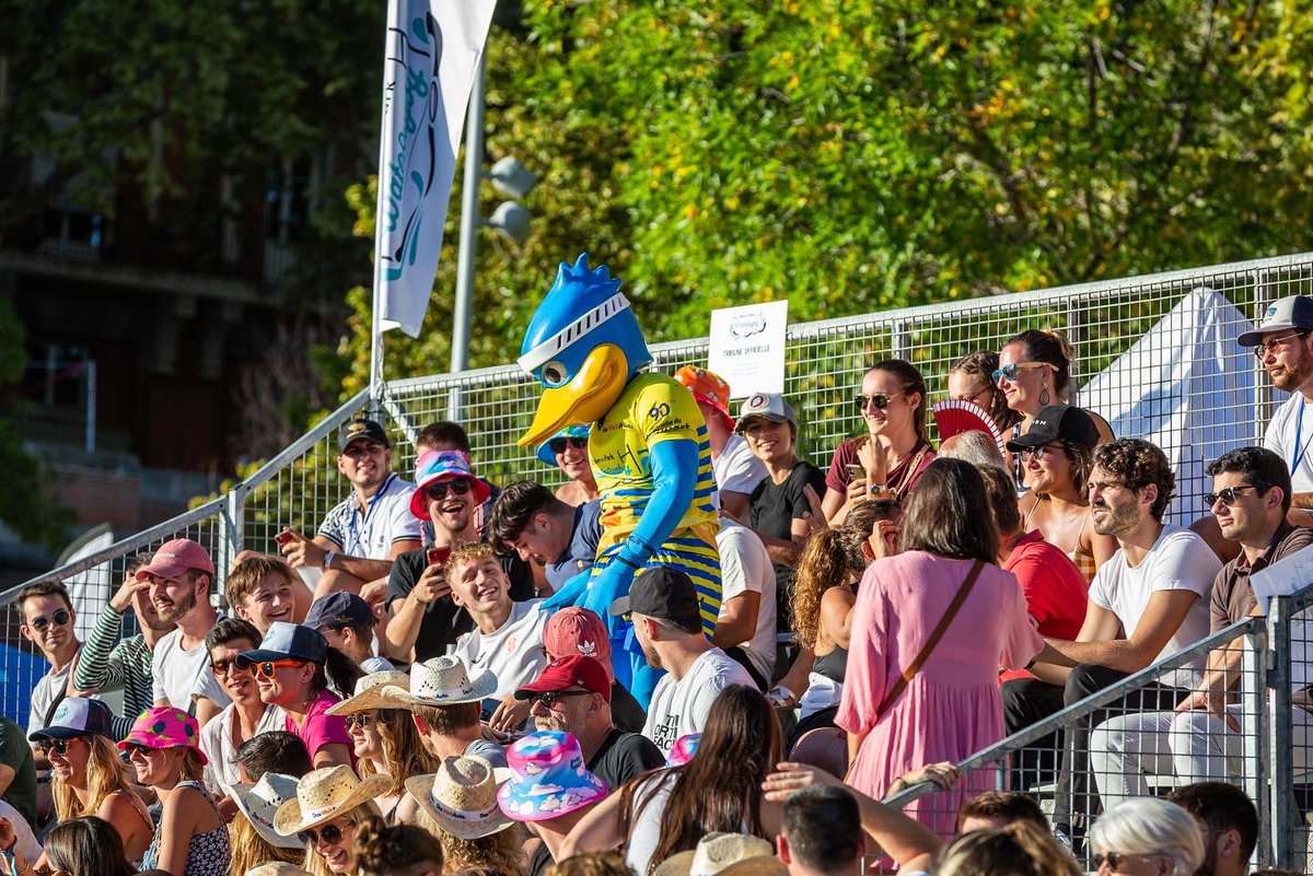 WateRugby's tweet photo. Elle a quand même sacrément la classe notre mascotte… 

« Ducky’s on fire… » 🎶 https://t.co/OeNZ6jRcHt