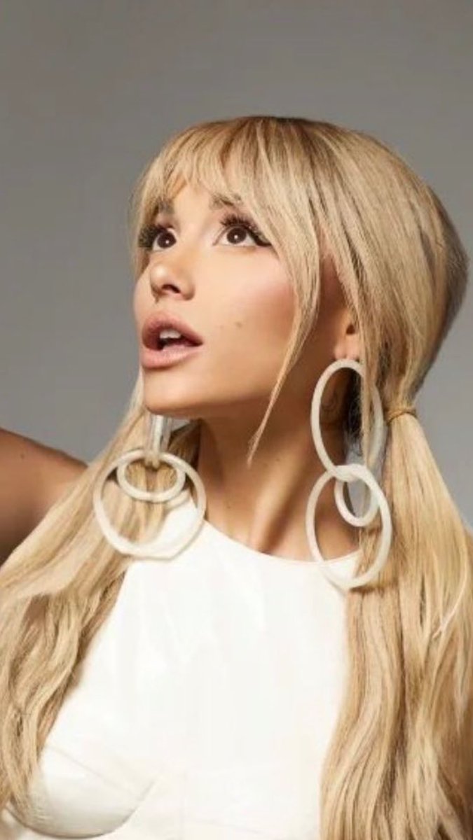 german_ariantor's tweet photo. @ArianaGrande #Sweetener #MOD #ModVanilla #photoshoot #blonde 👱🏻‍♀️

              2018                          2022 https://t.co/aKpSykIgPz