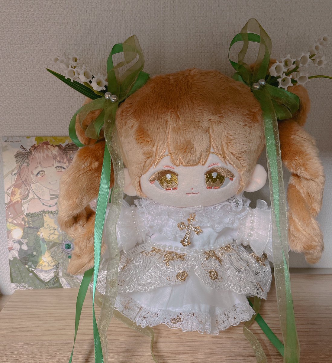 #은방울꽃_아델린

이틀전에 도착했는데 너무 바빠서 오늘 열어본 요정
첫눈에 반해서 처음으로 모셔본 첫 무속성 첫 여솜 ㅠ 여솜 옷이 없어서 급하게 마련한 옷인데 너무 예쁘고 앞으로 공주님 옷장을 많이 늘려가야지 ㅠ