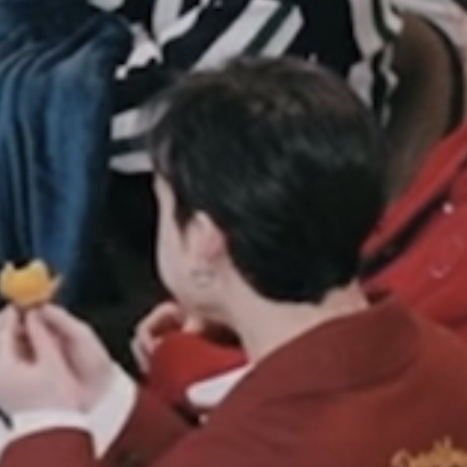thankfulforchan's tweet photo. THE CHEEKS IM GONNA CRY https://t.co/lzHUVqS1N9