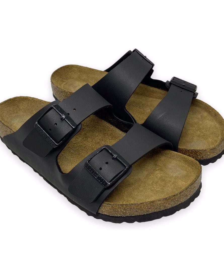 CleanerGh's tweet image. We Clean All Kinds of foot wear 

Treatment: Deep Clean 

Before And After.. #shoecleaner #bikestock #gha #COVID