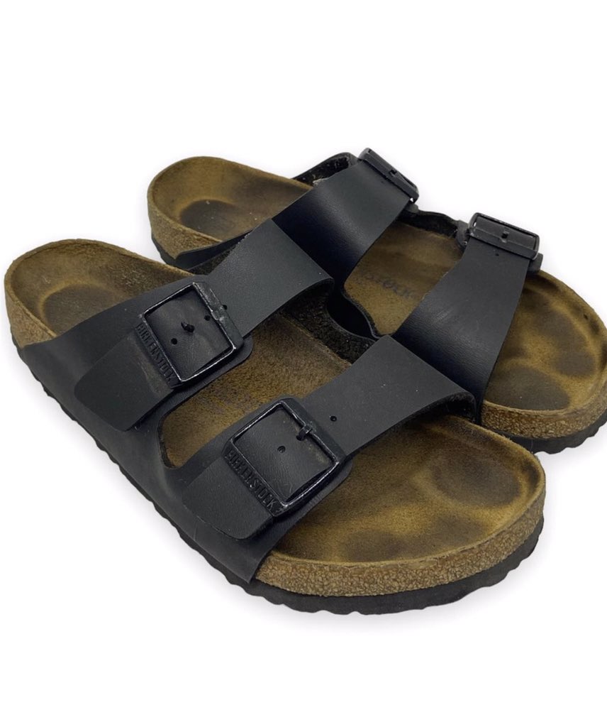 CleanerGh's tweet image. We Clean All Kinds of foot wear 

Treatment: Deep Clean 

Before And After.. #shoecleaner #bikestock #gha #COVID