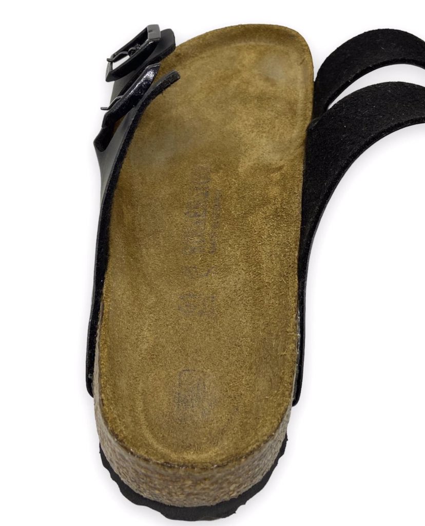 CleanerGh's tweet image. We Clean All Kinds of foot wear 

Treatment: Deep Clean 

Before And After.. #shoecleaner #bikestock #gha #COVID