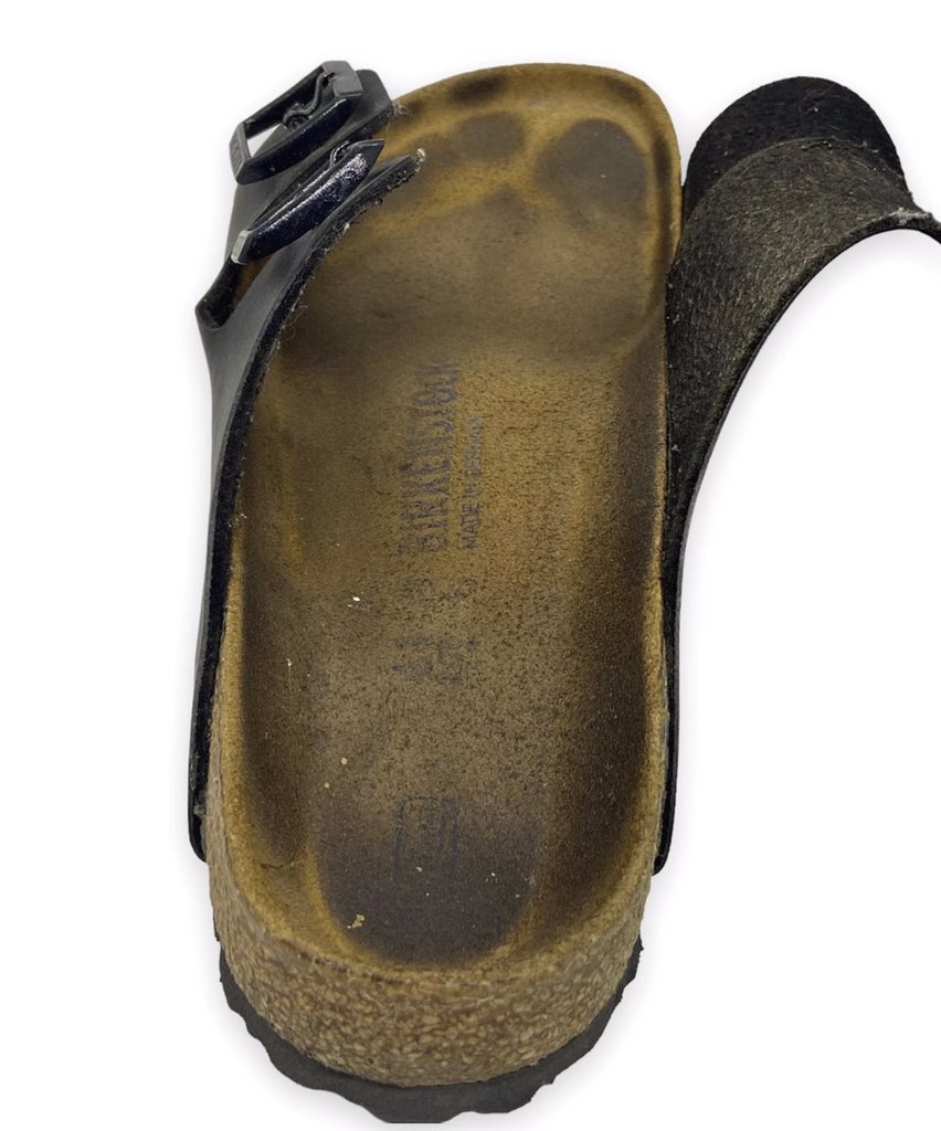 CleanerGh's tweet image. We Clean All Kinds of foot wear 

Treatment: Deep Clean 

Before And After.. #shoecleaner #bikestock #gha #COVID