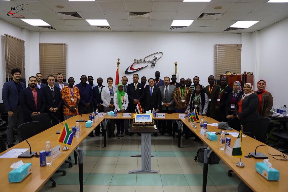 وكالة الفضاء المصرية تستضيف السفير /حسين شوقي في حدث ختام التدريب الافريقي بحضور 15 متدرب من 8 دول افريقية 

#SPACE #EGSA