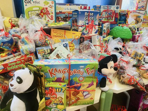 CrfCaen's tweet photo. Un très grand MERCI, à nos généreux donateurs et organisateurs de collectes, qui ont permis de rendre heureux, à peu près 250 enfants.
Notre plus grande récompense, fut de contempler le bonheur sur le visage des enfants, et parfois même sur celui des parents. https://t.co/YAHOZUlFsk