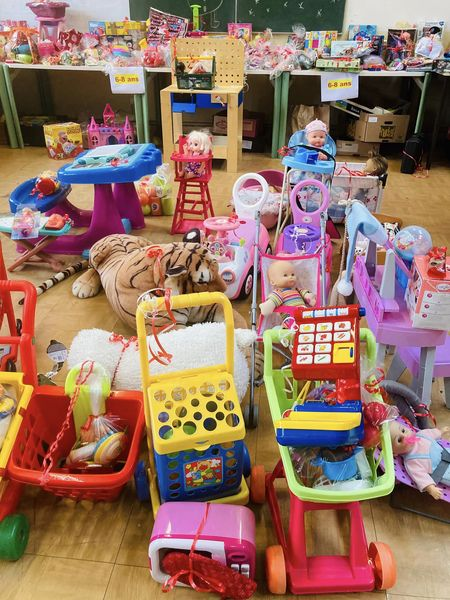CrfCaen's tweet photo. Un très grand MERCI, à nos généreux donateurs et organisateurs de collectes, qui ont permis de rendre heureux, à peu près 250 enfants.
Notre plus grande récompense, fut de contempler le bonheur sur le visage des enfants, et parfois même sur celui des parents. https://t.co/YAHOZUlFsk