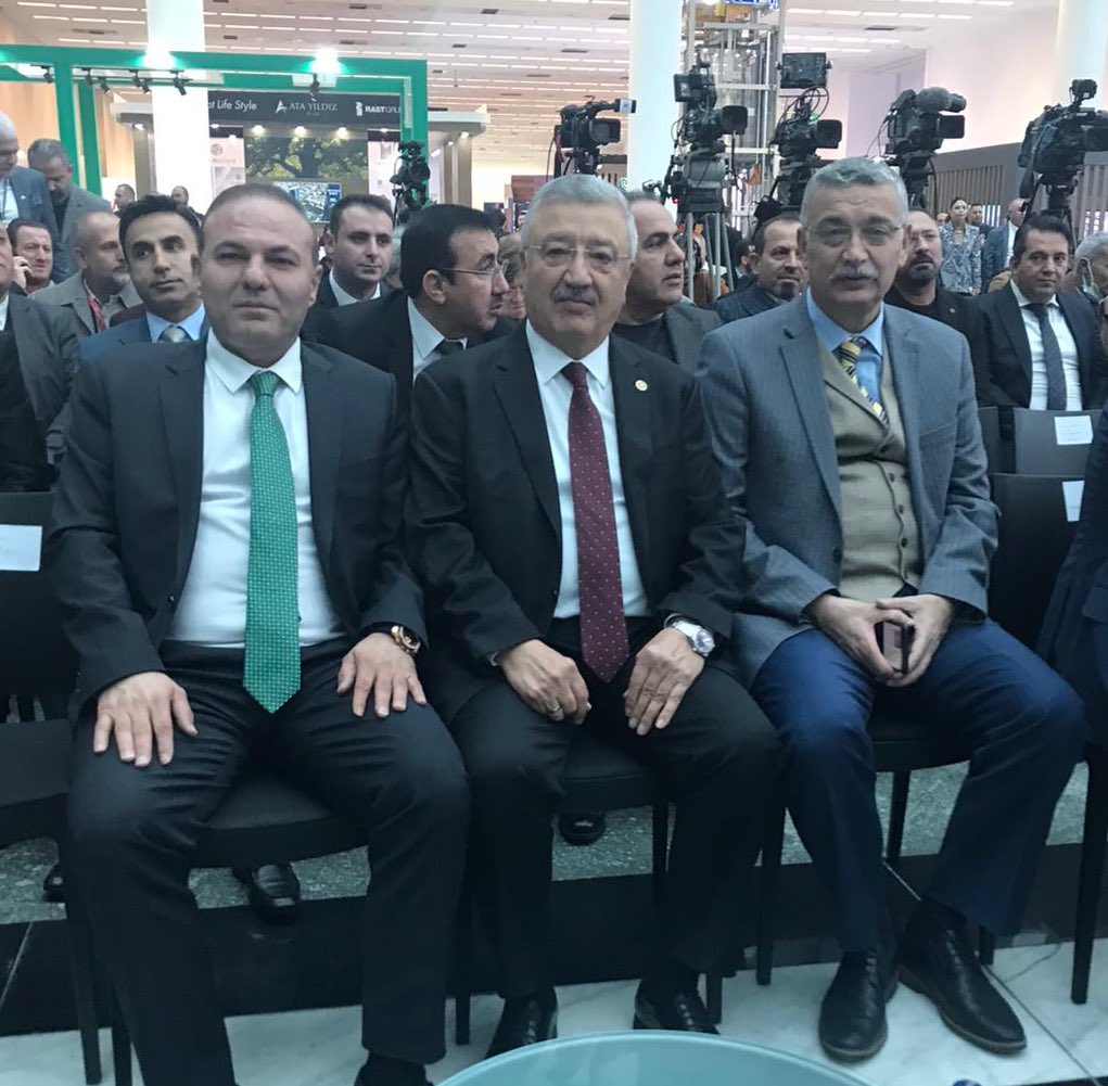 mustafaonal63's tweet photo. İçişleri Komisyonu başkanımız Sayın celalettin güvenç Çevre ve şehircilik komisyon üyemiz Sayın necip nasır İnşaat Müteahhitleri Konfederasyonu (İMKON) öncülüğünde düzenlenen #marka #konut #yapı #projeleri
ve #inavasyon #zirvesindeyiz https://t.co/lvzwCY7LVT