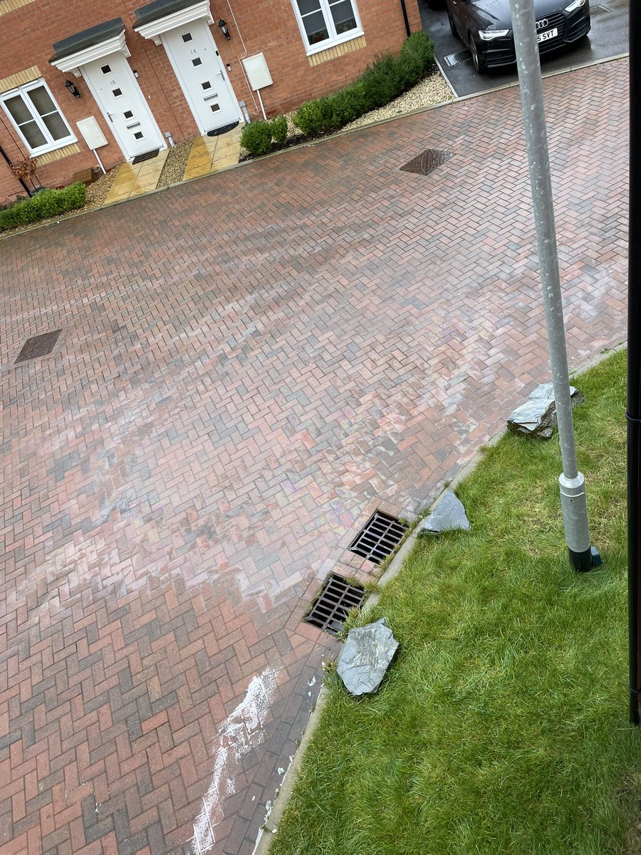 Connor9759's tweet photo. @PeterboroughCC I think your bin lorry has an oil leak 👍🏼 https://t.co/HV3O0bqxGr