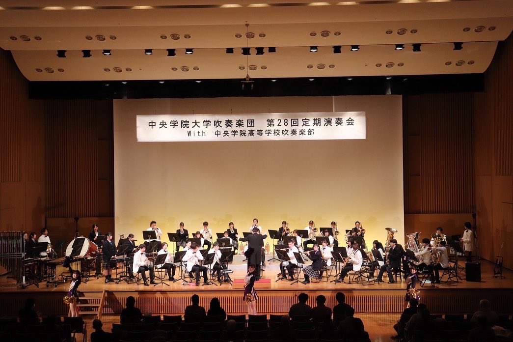 brilliant_cgu's tweet photo. 🎶第28回中央学院大学吹奏楽団定期演奏会🎶

12月18日(日)に行われた吹奏楽団定期演奏会に私たちチアリーディング部も出演させていただきました🌟

出演に協力して下さった吹奏楽団の皆さん、ありがとうございました！ https://t.co/zxBL1ndaxu