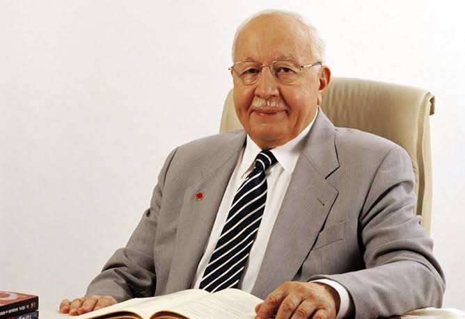 %30 zam isteyen sendika yetkililerini : ''Biz %50 zam vermeyi düşünüyoruz' diye geri gönderip yeni teklifle gelmelerini isteyen ve Memur Maaşlarına toplamda %100 zam yapan 54. Hükümetin Başbakanı Prof.Dr. Necmeddin ERBAKAN'ı rahmetle ve minnetle anıyorum.

#MemuraYüzde100Zam