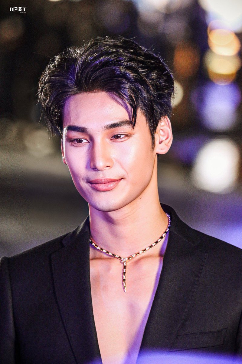 JoeyHu2402's tweet photo. He is fucking gorgeous 
#BVLGARIxApo https://t.co/TRKaguMzQz