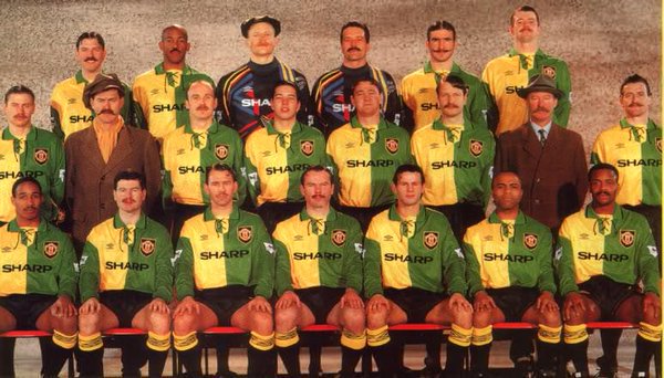 90sfootball's tweet photo. Manchester United launch their new away kit, 1992. https://t.co/ZNUCt8hGtZ