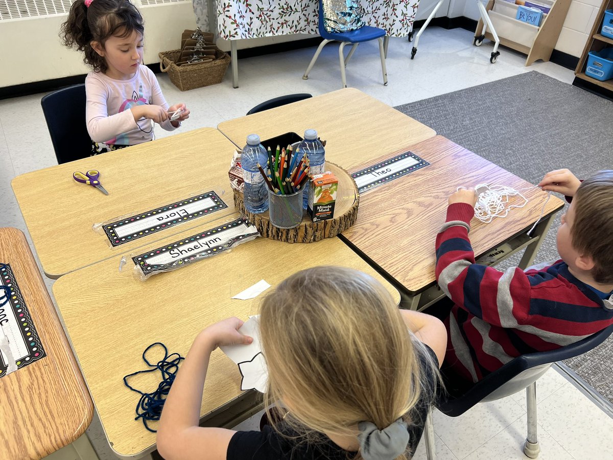 selby_grade1's tweet photo. These friends are hard at work creating beautiful ornaments for our classroom tree 🎄 https://t.co/T97Fg2ueBu