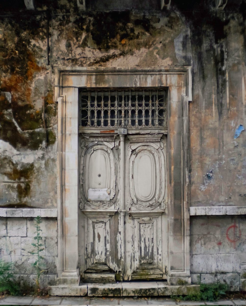 🖤 Abandoned 🤍
#ioannina #giannena #Epirus #Greece #urban #urbanphotography #urbanarchitecture #urbandecay #urbangreece #greekphotographers #photography #photographylovers #olddoor #nikon #nikond3100 #nikonphotography #mycity #whereilive #abandoned #indecay