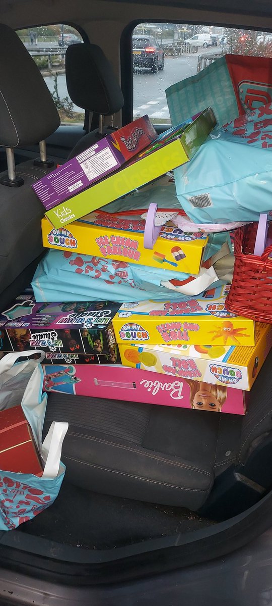 Merry Christmas everybody from MBD.
Food hampers delivered and lots of toys 🧸  now to prepare myself for an epic Christmas day of endurance up and down mountains and a challenging cycle ride through costal Wales ❤
Love and peace to you all.
<a href="/RainbowEduMAT/">Rainbow Education MAT</a>
@JolliffeMichae❤